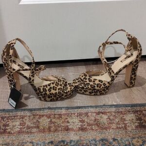 NWT Forever 21 Leopard Print Strappy Heels